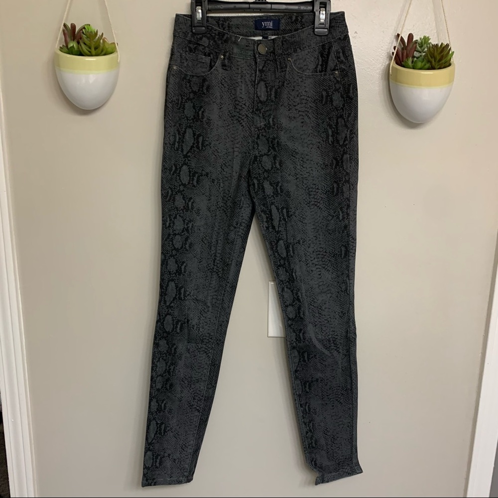 YMI Jeans Black and Grey Snakeskin Print Statement Pants Size 3